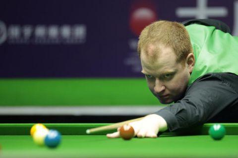 他在场上以 他在场上以